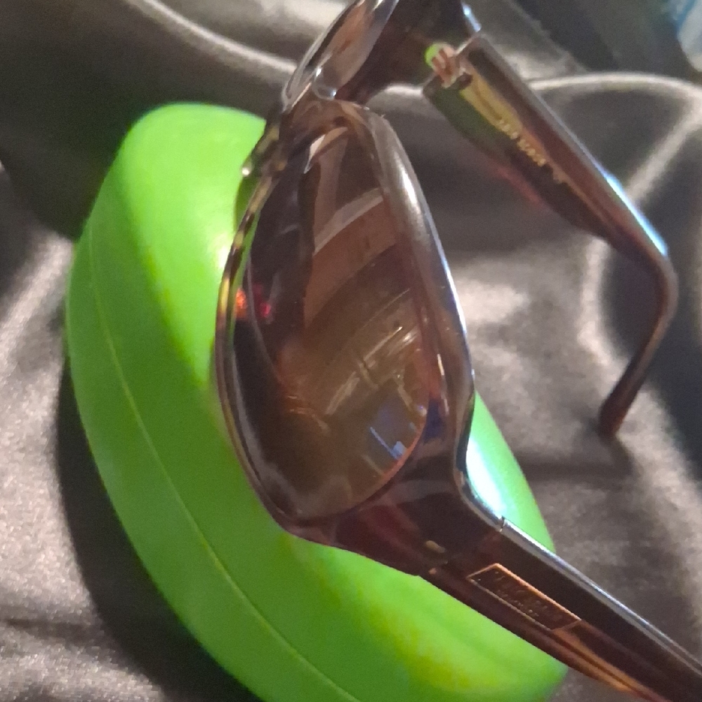 Kate Spade Lilly Tortoise Sunglasses with Green Case No Scratches